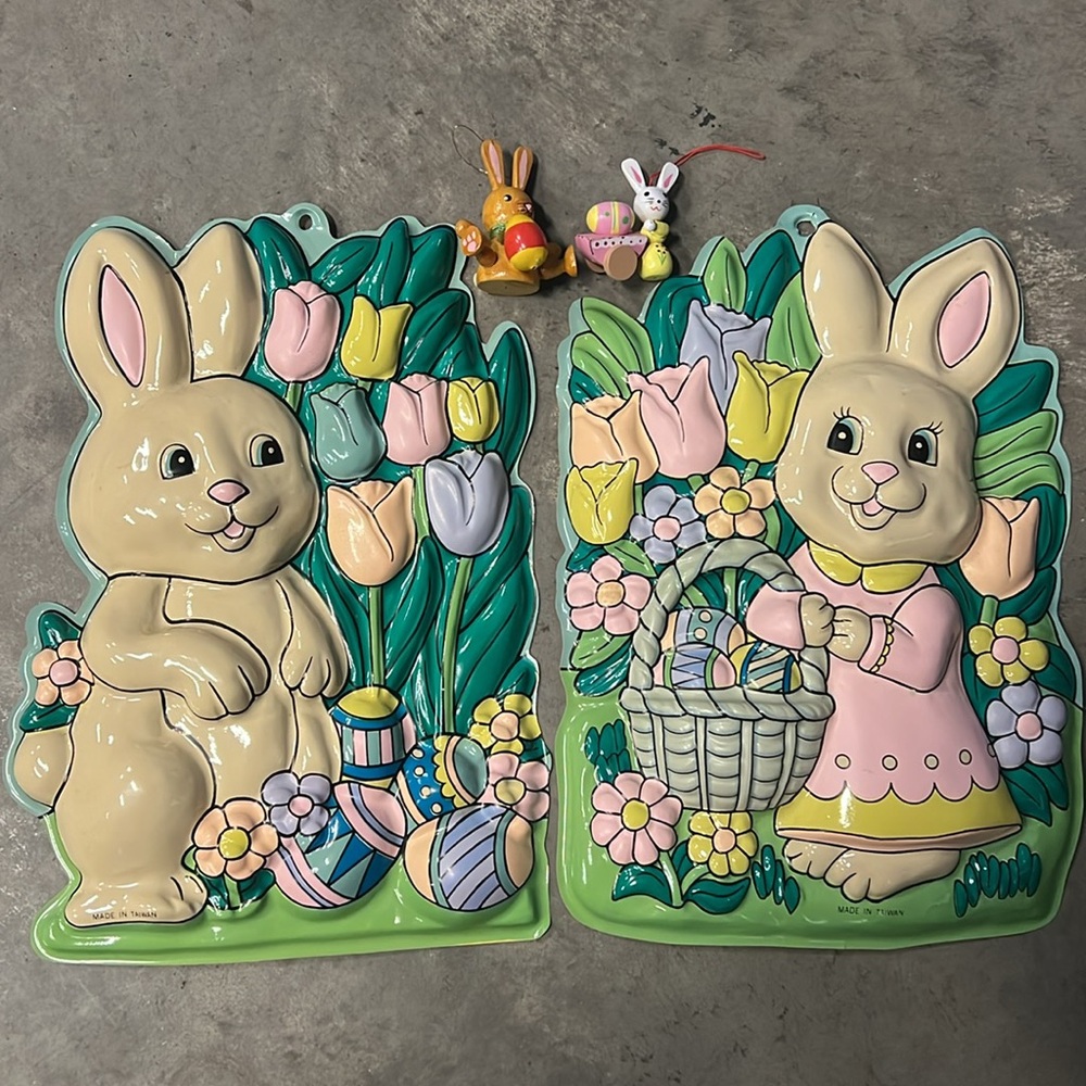 2 Vintage Easter Plastic Molds 1980s-1990s and 2 1980’s dakin easter ornaments